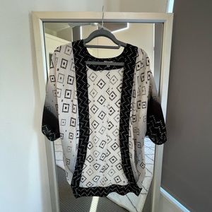 Black and white shawl/coverup